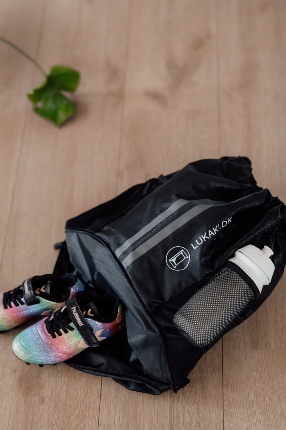 Sportsrygsæk med boldholder og skorum - vandafvisende og praktisk sampak - Lukaki.dkSportsrygsæk med boldholder og skorum - vandafvisende og praktisk sampak