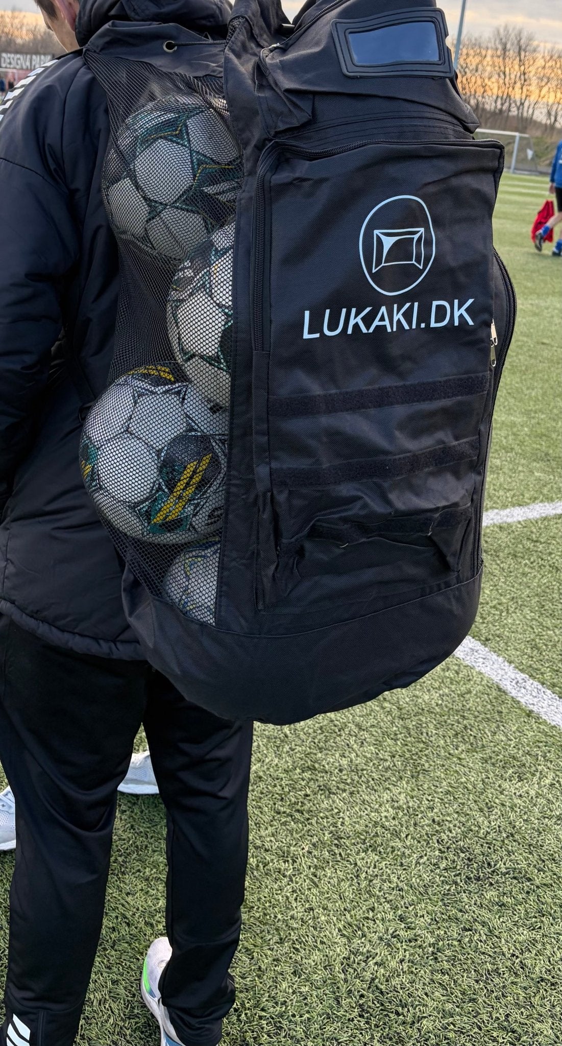 Boldsæk 18–20 bolde – Rygsæk med skulderstropper, ekstra rum, navnelomme & karabinhage - Lukaki.dkBoldsæk 18–20 bolde – Rygsæk med skulderstropper, ekstra rum, navnelomme & karabinhage