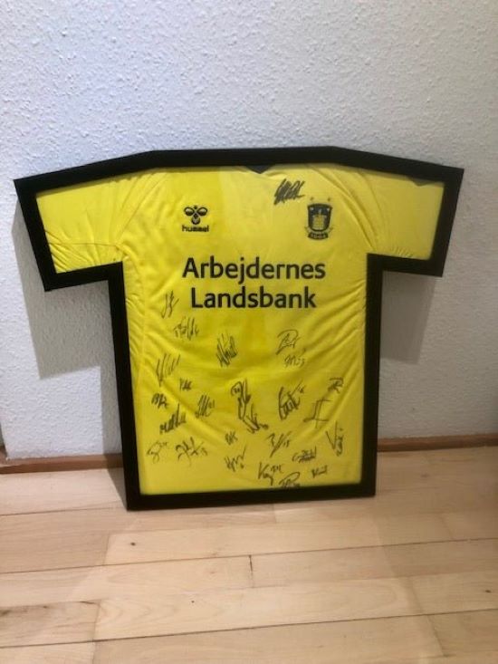 T-shirt ramme (2 størrelser) - Lukaki.dk