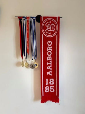 1 Boldholder + 1 Medaljeholder + 1 Pudebetræk - Lukaki.dk