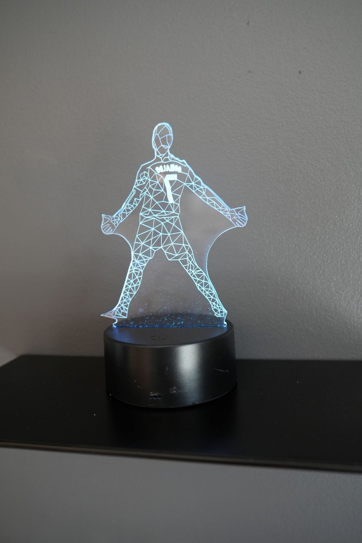 Cristiano Ronaldo 3D Fodbold lampe - Lyser i 7 farver - Lukaki.dk