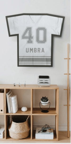 DEMO Ramme til fodboldtrøje - Medium str. - UMBRA t-shirt ramme - Lukaki.dkRamme har været knækket. Er repareret - Ramme til fodboldtrøje - Medium str. - UMBRA t-shirt ramme