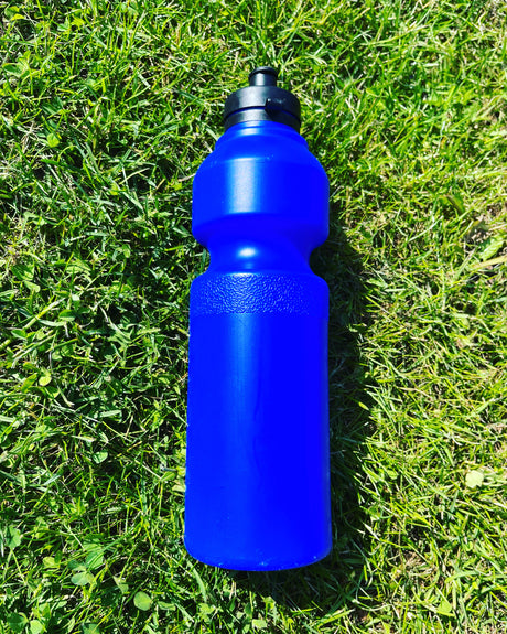 Dricksburk inkl. hållare för cykel - Blå, 700ml.