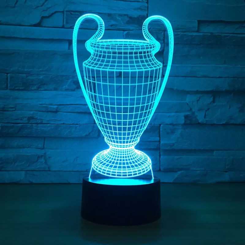 Fodbold lampe med pokal 3D - Lyser i 7 farver - Lukaki.dkFodbold lampe med pokal 3D - Lyser i 7 farver