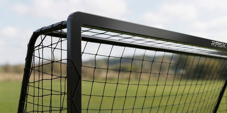 Fodboldmål 300x200 cm i sort stål - Lukaki.dk