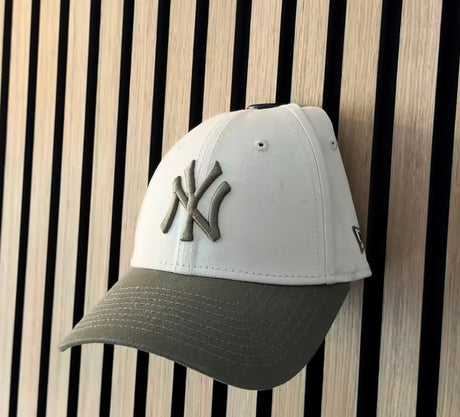 Kasket - / cap - / hatte - holder til væg - Lukaki.dkKasket - / cap - / hatte - holder til væg