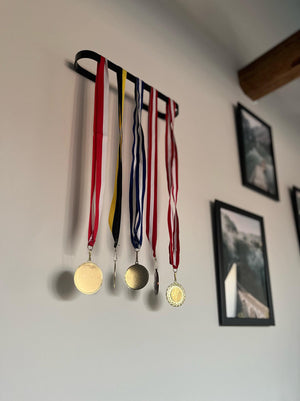 2 Bolhållare + 1 Medaljhållare för vägg - svart stål