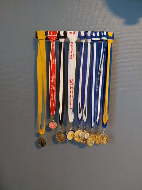 Medaljeholder til væg - sort stål (2. sortering) - Lukaki.dkMedaljeholder til væg - sort stål