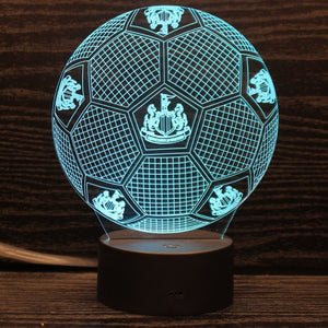 Newcastle 3D Fodbold lampe - Lyser i 7 farver - Lukaki.dkNewcastle 3D Fodbold lampe - Lyser i 7 farver