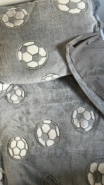 Lysande fotbollssängkläder - 135x200 cm.